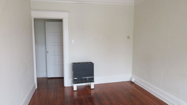 Photo - 1 bedroom w/ Washer and Dryer**Excellent City View! Open Sat/Sun, 3-4.