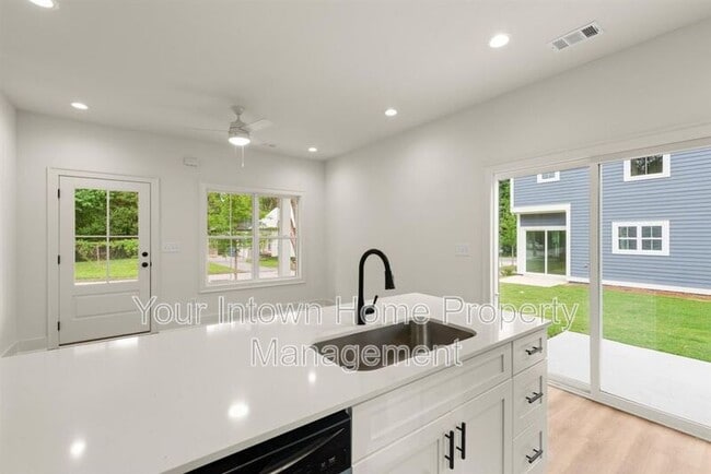 Photo - 1763 Bolton Rd NW Unit B