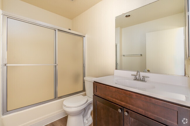 Studio - 435SF - Bathroom - Laurel Canyon Apartments