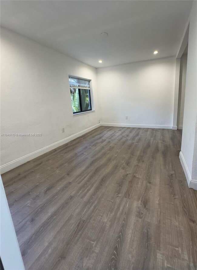 Photo - 560 NE 69th St Unidad 2