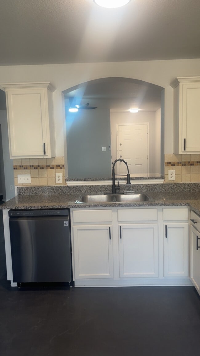 Photo - 1028 Doras Dr