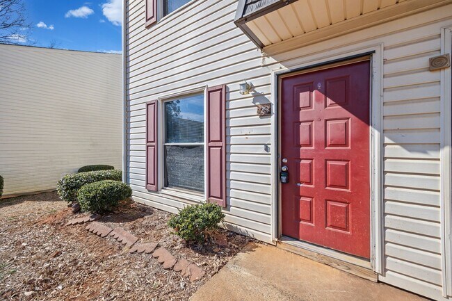 Photo - Lovely 2-Bed, 1.5 Bath Townhome in Quail Run of Charlotte!