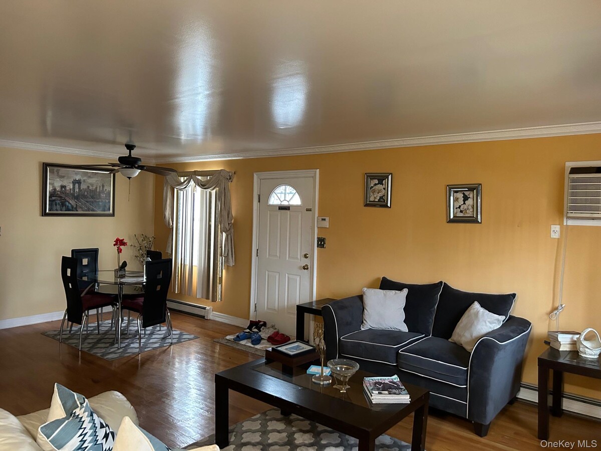 Photo - 165-15 Foch Blvd