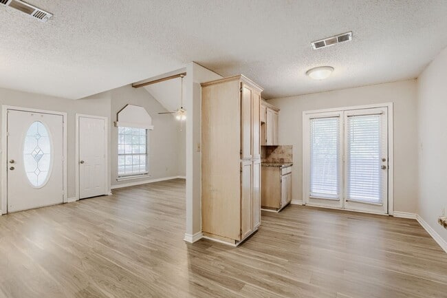 Photo - 316 Peachtree Ln
