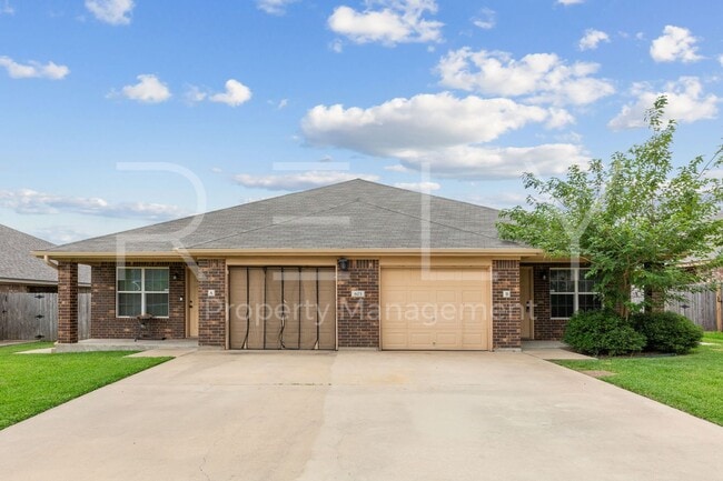 Building Photo - PM1-TEMP603 W Karey Dr Unit TEMP603 W Karey Dr  B