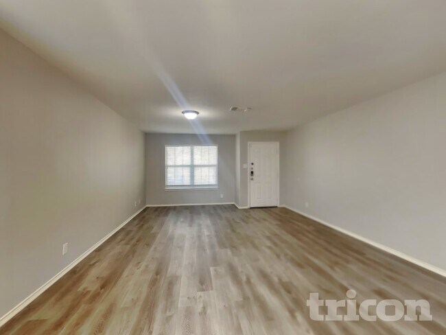 Photo - 7606 Bismarck Lake