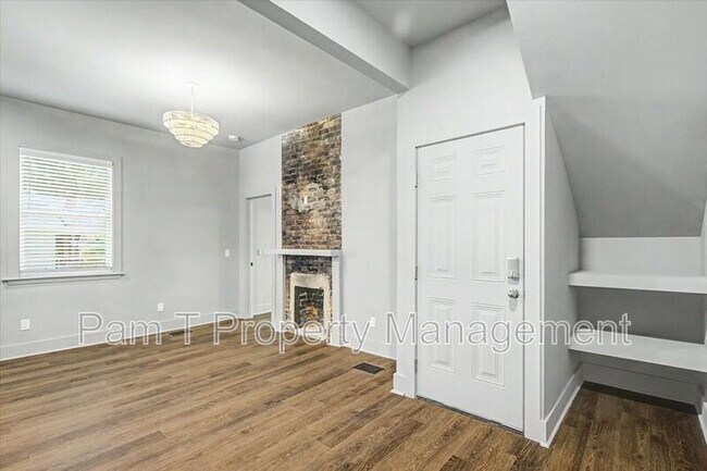 638 E 37th St Unit B