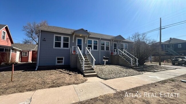 Building Photo - 706 12th Ave Unit 1