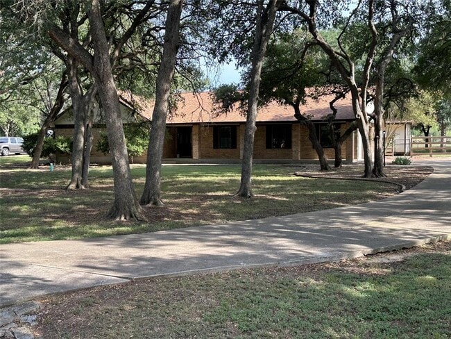 Photo - 331 Live Oak Dr House