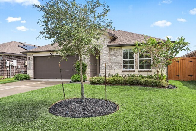 Photo - 2612 Golden Palms Ln