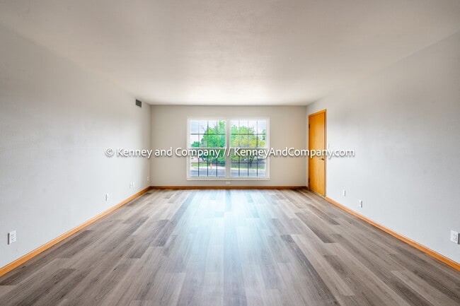 Photo - 2902 Airport Rd