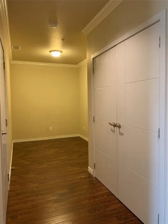 Photo - 1100 W Trinity Mills Rd Unidad 2026