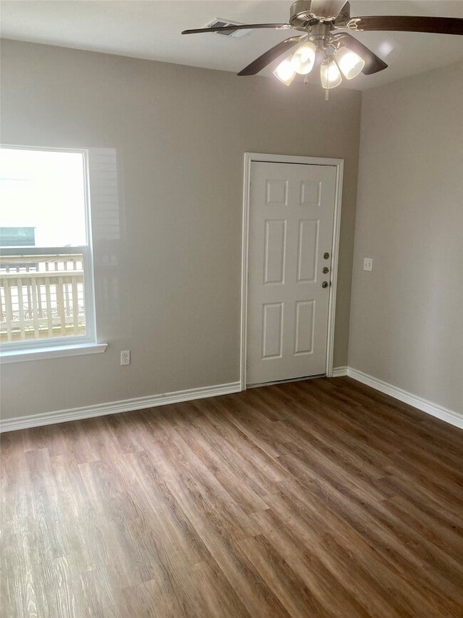 Photo - 2809 Winnie St