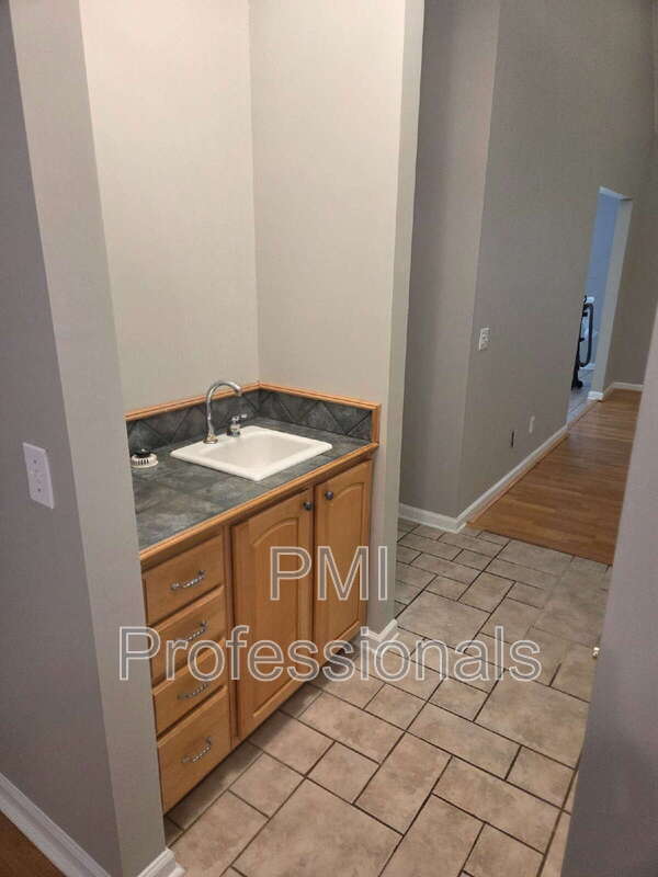 1707 Benjamin Dr