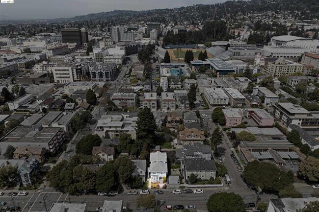 Photo - 2211 Haste St