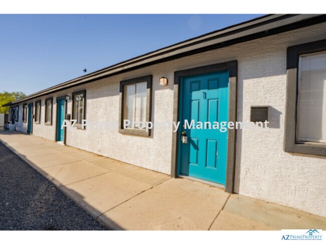 wow! gorgeous phoenix 2/1 triplex with all... - wow! gorgeous phoenix 2/1 triplex with all... House