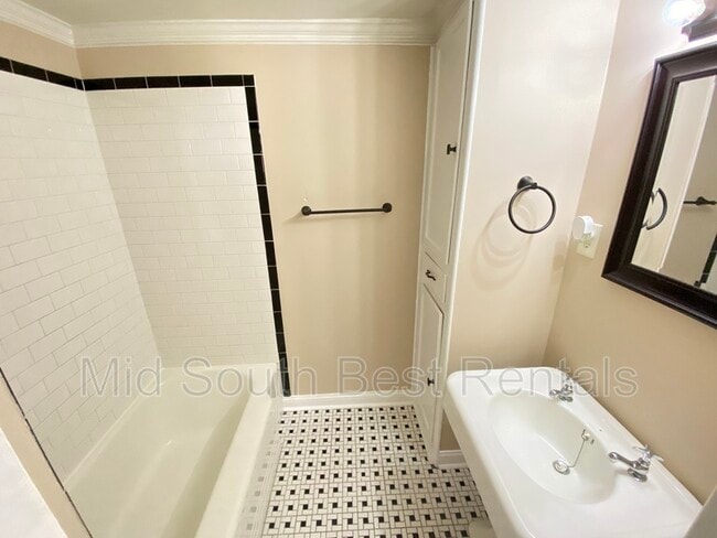 Photo - 1796 Nelson Ave