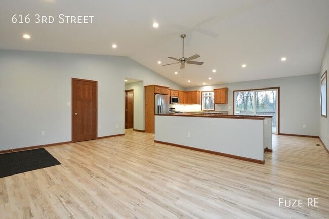 Photo - 616 N 3rd St