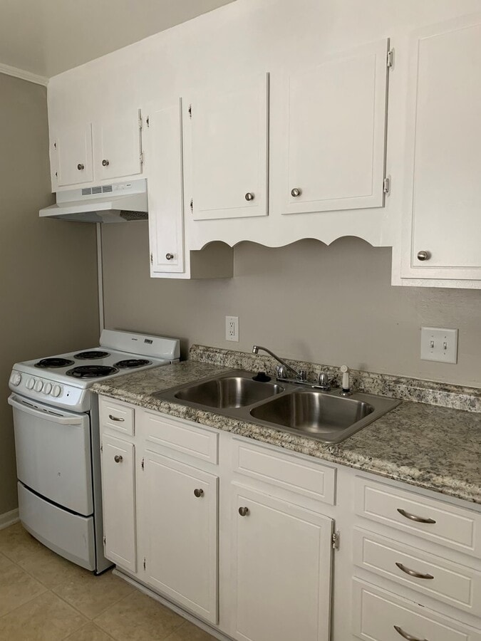 7 minutes away from Bank of America Stadium!! Move in Ready - 7 minutes away from Bank of America Stadium!! Move in Ready