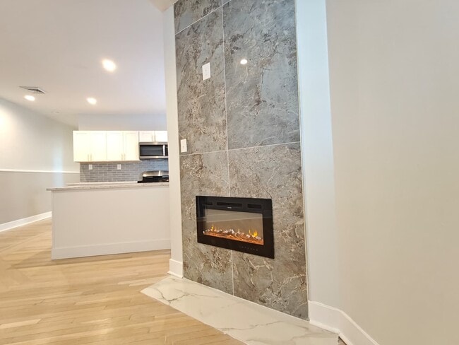 Building Photo - 6142 Locust St Unit B