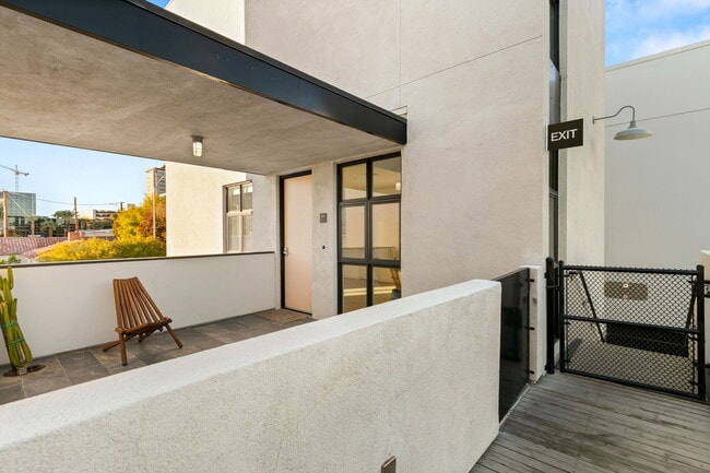 Building Photo - 519 S 6th St Unit 212