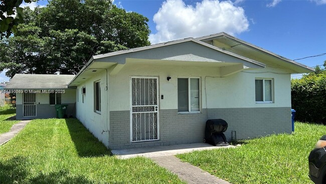 Building Photo - 2415 NW 82nd St Unit 2417