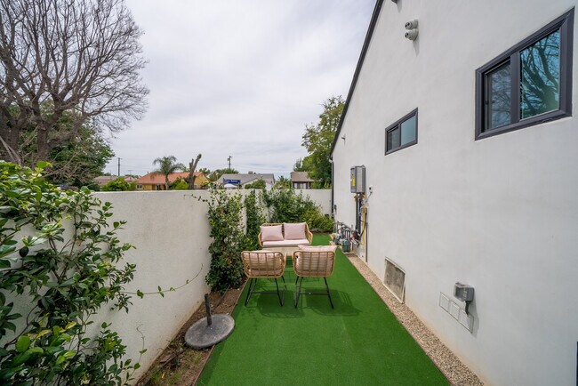 Photo - 8102 Paso Robles Ave