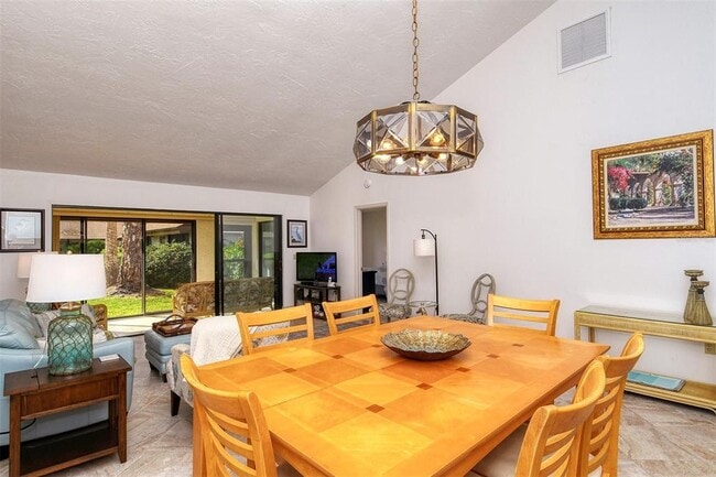 Photo - 3131 Windrush Bourne