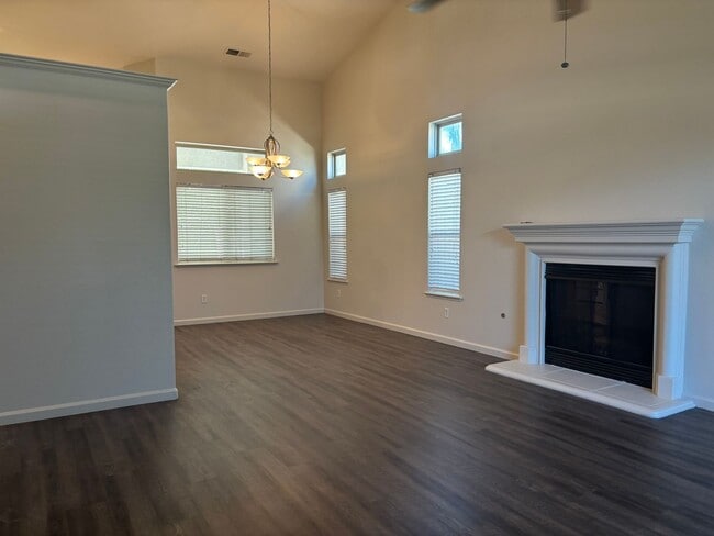 Photo - NE Fresno home - Clovis Schools, near shopping & FWY 168!