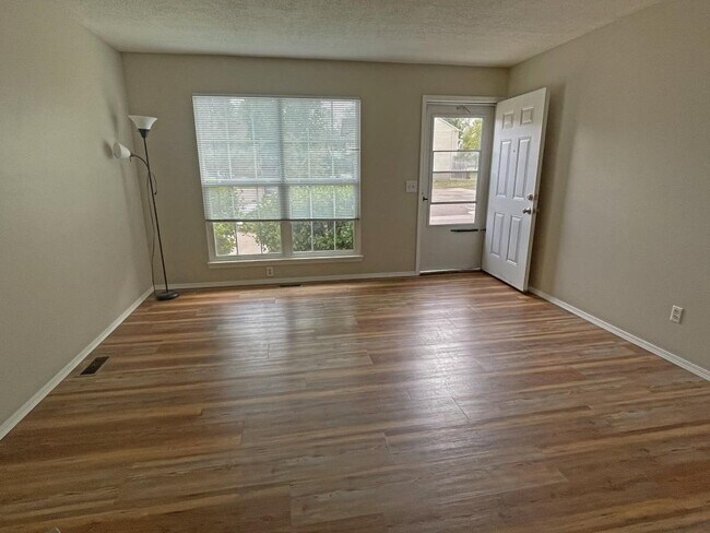 Photo - 3426 Queen Anne Way