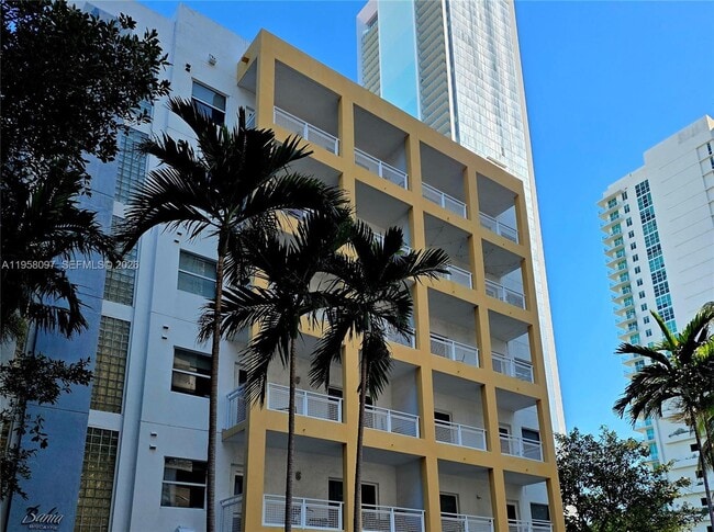 Building Photo - 471 NE 25th St Unit 601