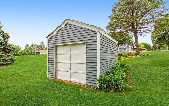 Photo - 8690 Olson Rd