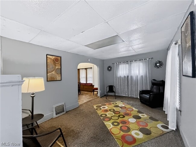 Photo - 898 Haynes St