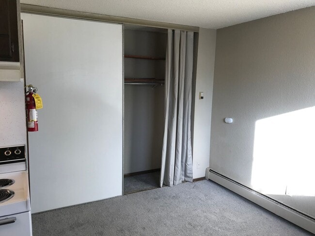 Photo - Main Floor Studio in St. Paul - Great Location Unidad 315 Hoyt Avenue