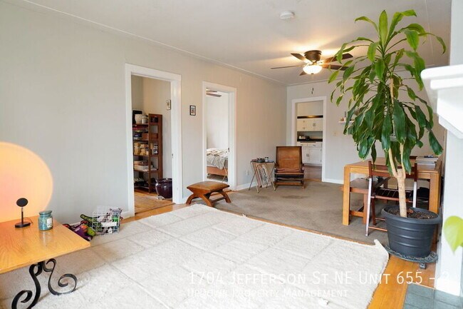 Photo - 1704 Jefferson St NE Unit 2