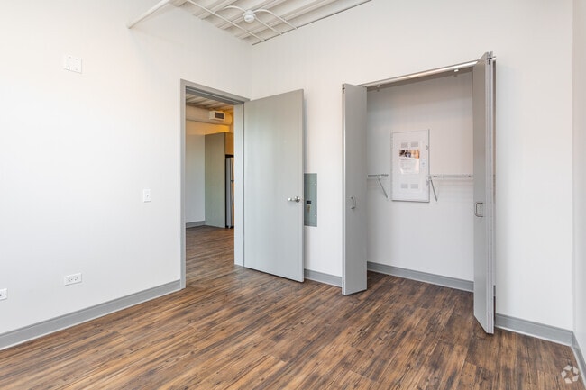 Wrigleyville Lofts