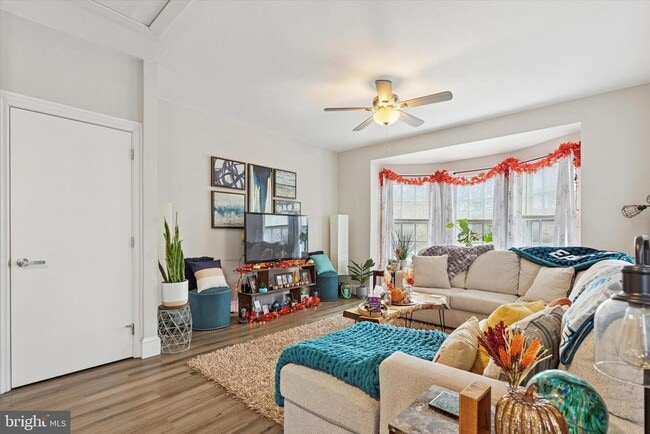 Photo - 641 E High St