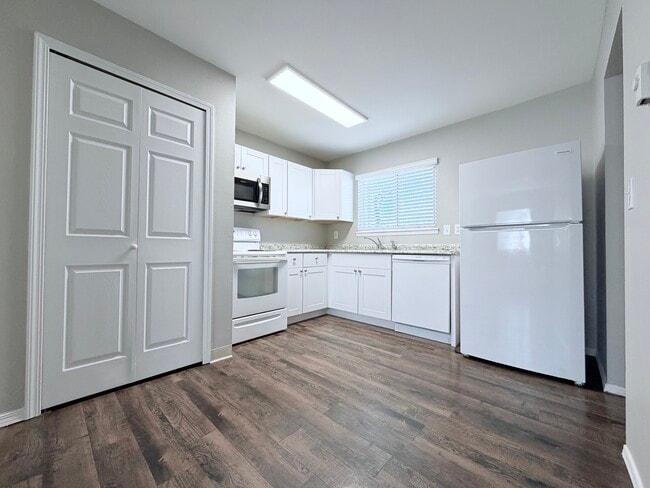 Photo - 516 Winnie Way