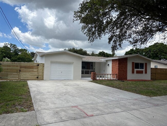 Building Photo - 9060 SW 53rd St Rental