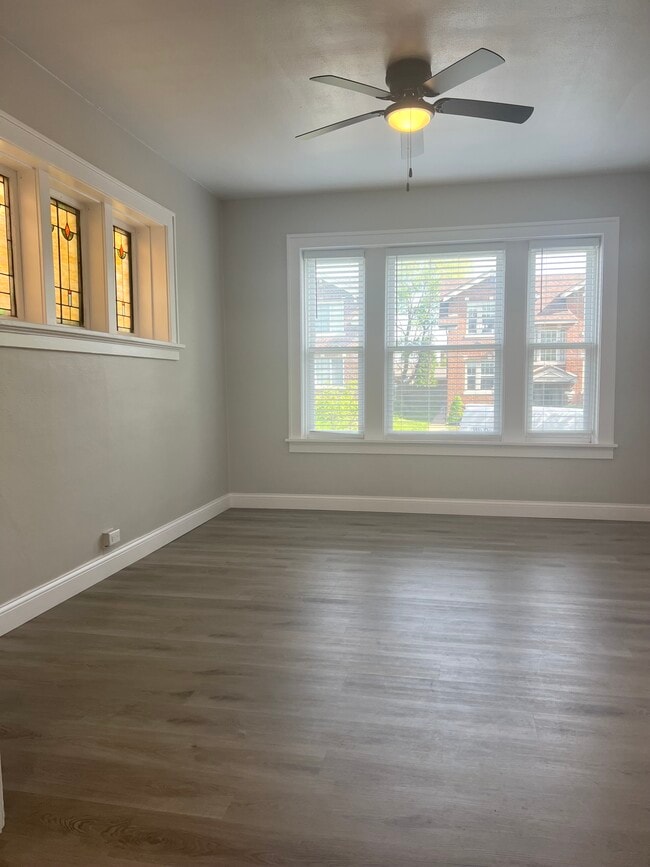 Living room 1.2 - 4622 Shenandoah Ave Unidad 4622 Shenandoah Ave. 1W