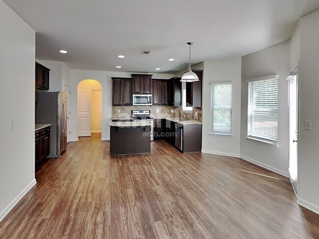 Photo - 402 Cleburne Pl