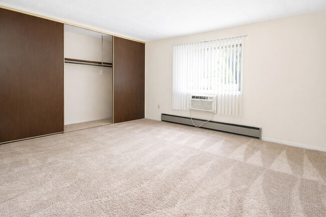 Studio - Foxwood Apartments