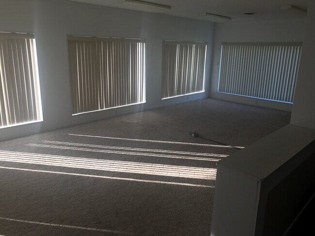 Photo - 139 Stonecreek Rd NW