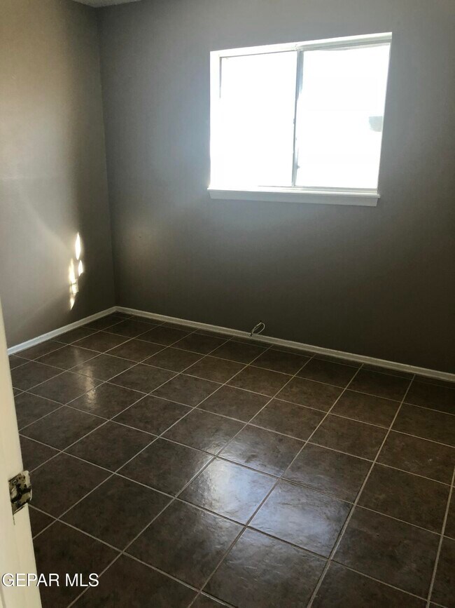Photo - 8614 Mettler Dr