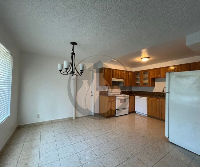 Photo - **MOVE IN SPECIAL** $500 OFF First Full Mo...