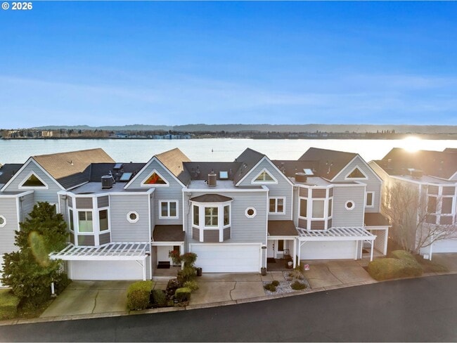 Building Photo - Columbia Shores