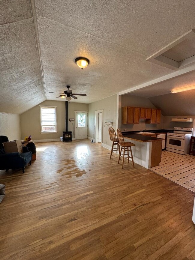 Photo - 107 E Bridge Ave