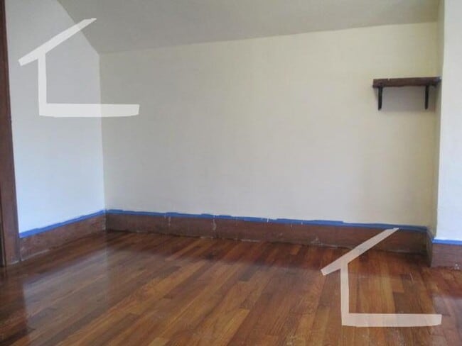 Photo - Nice 4 bed in Oak Square