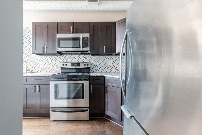 Building Photo - 1422 W Girard Ave Unit E