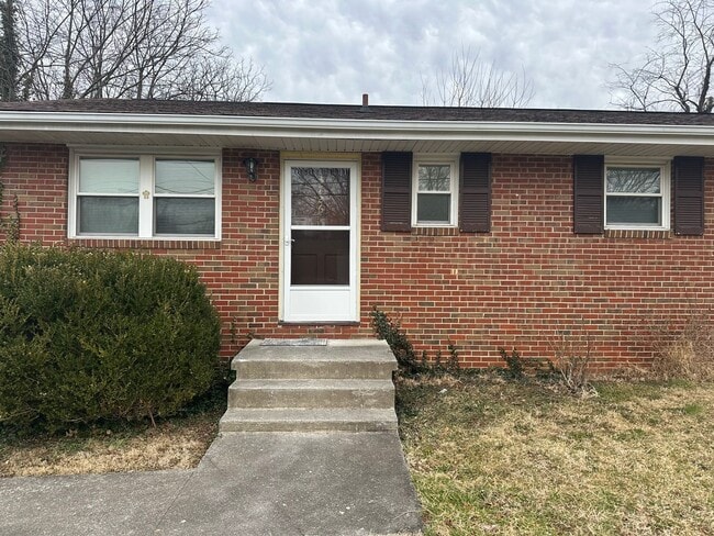 Building Photo - Fabulous Duplex